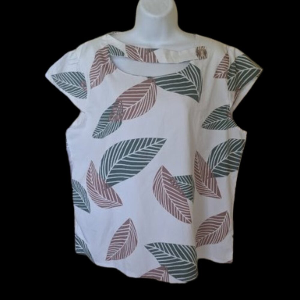 Leaf Print Key Hole Top with Bat Wing Sleeve Fits XL New NWOT